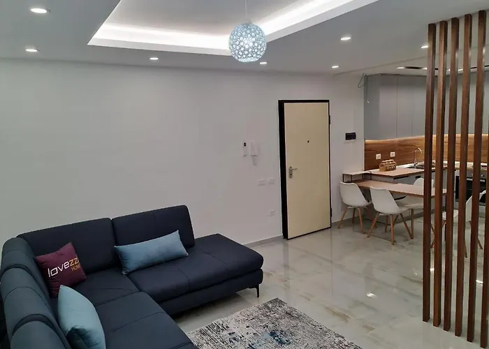 Alvi Apartment